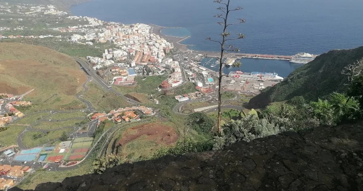 Thumbnail 1 of the excursion /la-palma/tour-isla/tour-isla2.webp