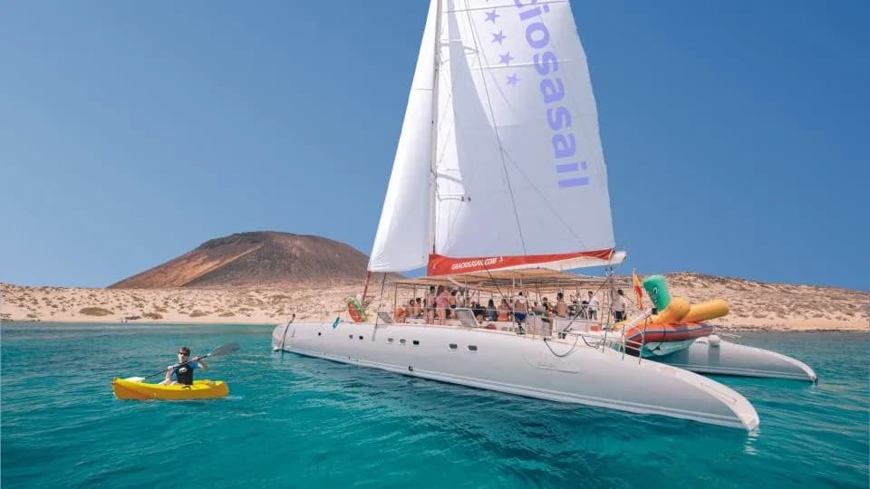 main image of the excursion Desde Lanzarote: Excursión de un día en velero a La Graciosa