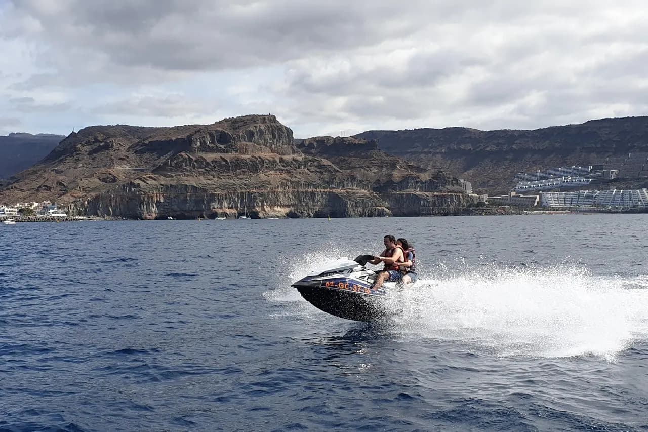 main image of the excursion /gc/moto-agua/moto-agua1.webp