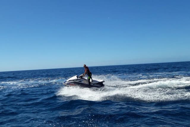 Thumbnail 3 of the excursion /gc/moto-agua/moto-agua4.webp