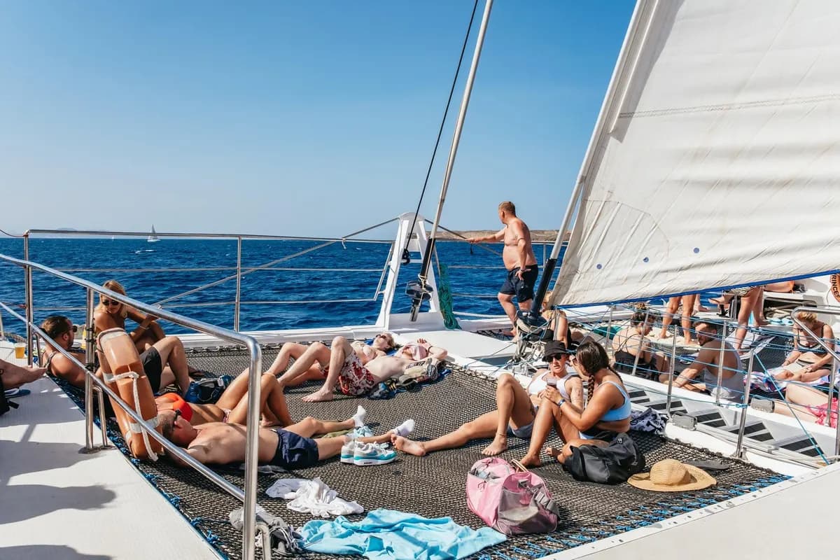 main image of the excursion /lanzarote/catamaran-papagayo/catamaran1.webp
