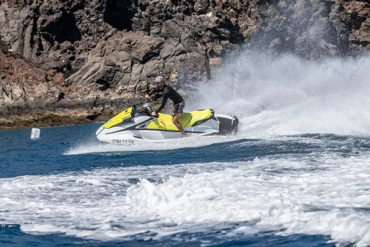 Thumbnail 1 of the excursion /lanzarote/moto-agua/moto2.webp
