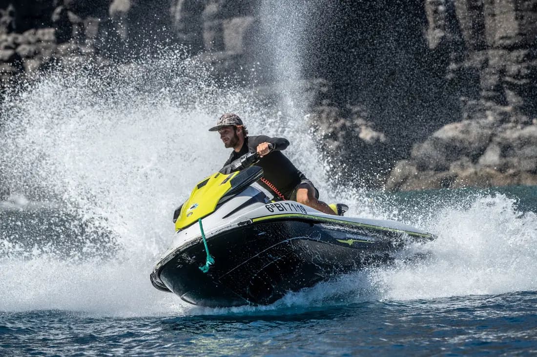 Thumbnail 2 of the excursion /lanzarote/moto-agua/moto3.webp