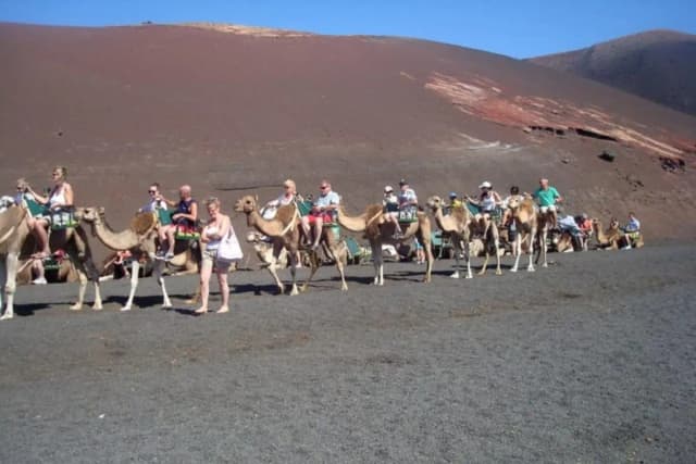 Thumbnail 3 of the excursion /lanzarote/timanfaya/timanfaya4.webp